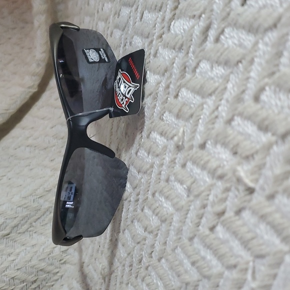 PUGS UV400 Protection Sunglasses Style# 1301A - Picture 1 of 6